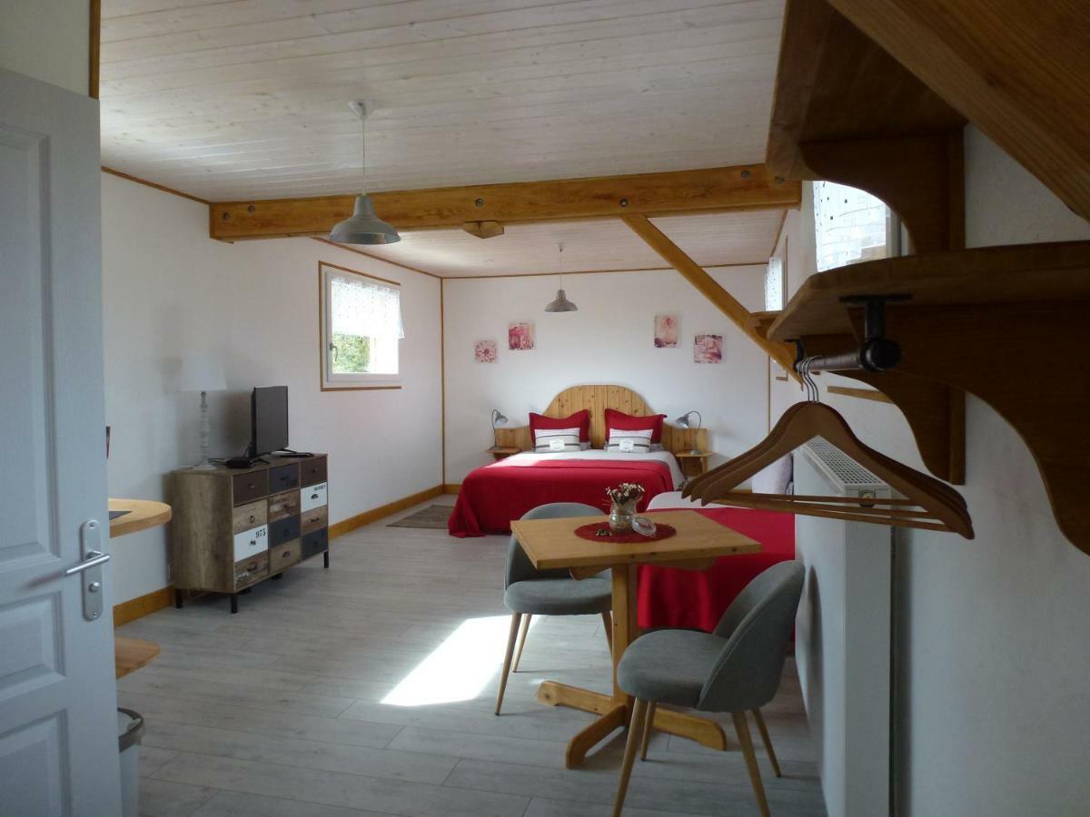 Redspring Chambres D'Hotes Coligny Екстериор снимка